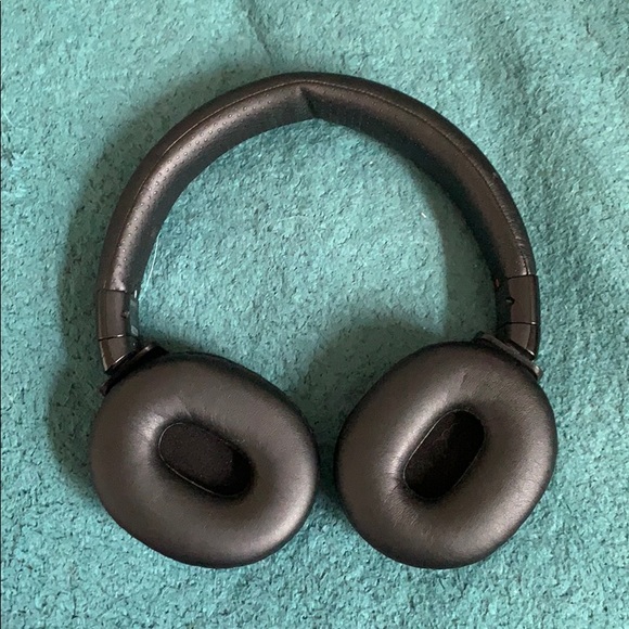 Sony Bluetooth headphones - Picture 2 of 2